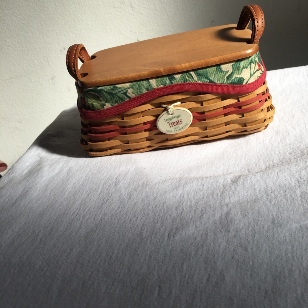 Mini treat basket